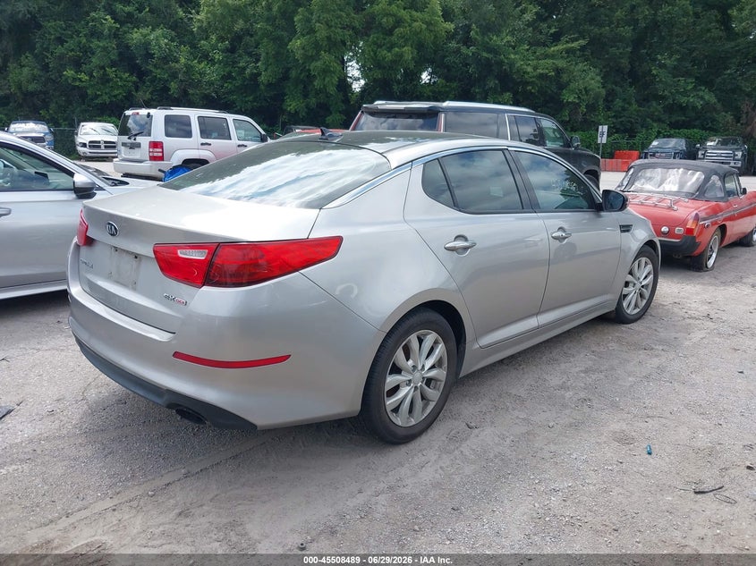 2015 Kia Optima VIN 5XXGN4A79FG370633 IAAI salvage auction — NORMAL WEAR, Clear (Kansas), sold $550 on 2026-07-29 (photo 4)