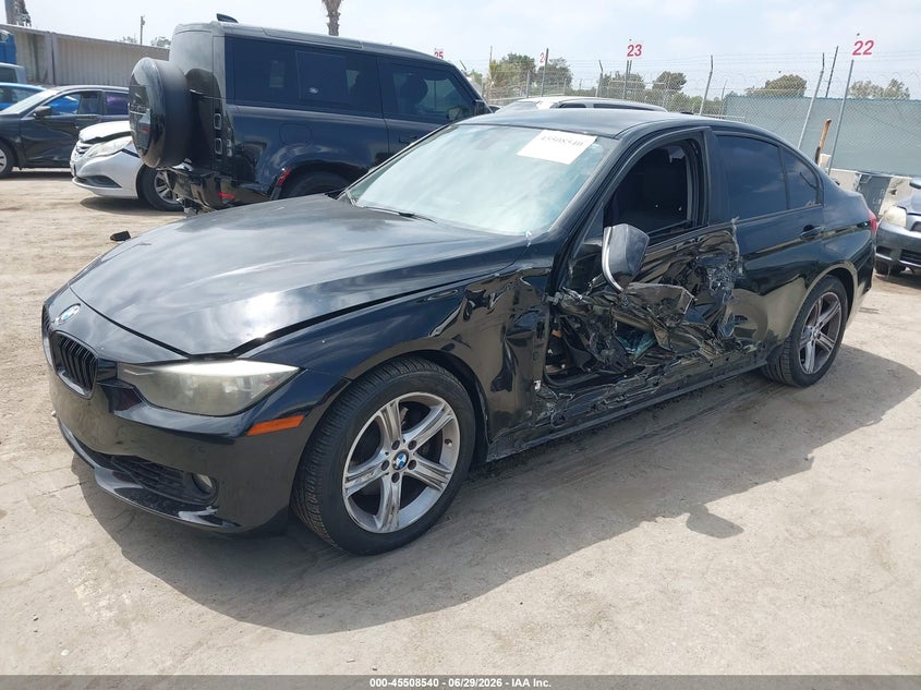 2013 BMW 3er VIN WBA3C1C53DF444619 IAAI salvage auction — LEFT SIDE, Salvage Title, sold $650 on 2026-07-29 (photo 2)
