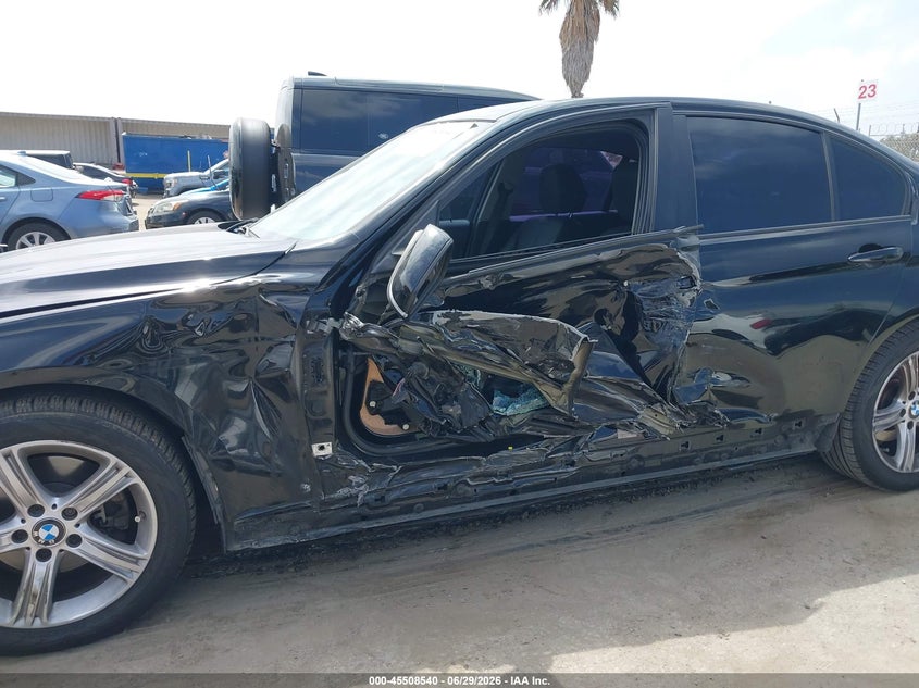 2013 BMW 3er VIN WBA3C1C53DF444619 IAAI salvage auction — LEFT SIDE, Salvage Title, sold $650 on 2026-07-29 (photo 6)