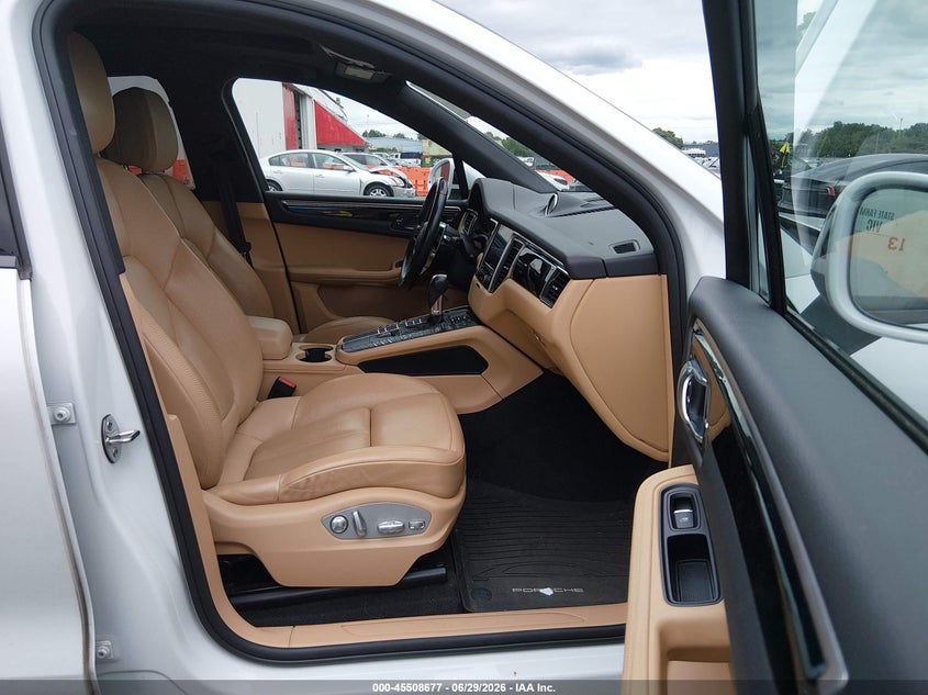 2018 Porsche Macan VIN WP1AA2A58JLB08789 IAAI salvage auction — RIGHT FRONT, Salvage (Oregon), sold $13,900 on 2026-09-02 (photo 5)