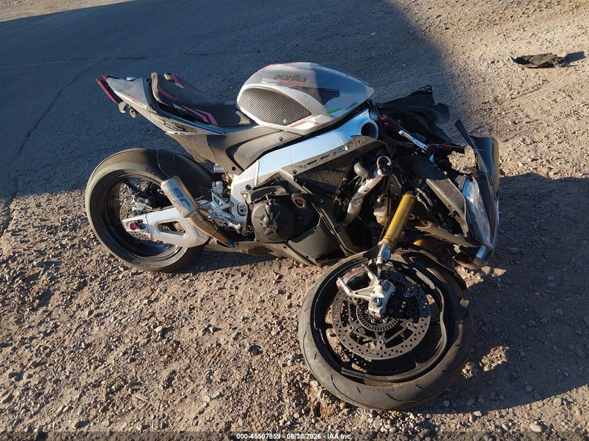 2021 Aprilia Rsv VIN ZD4KYUA06MS000137 IAAI salvage auction — FRONT & REAR, Salvage (Arizona), sold $3,500 on 2026-08-18 (photo 1)