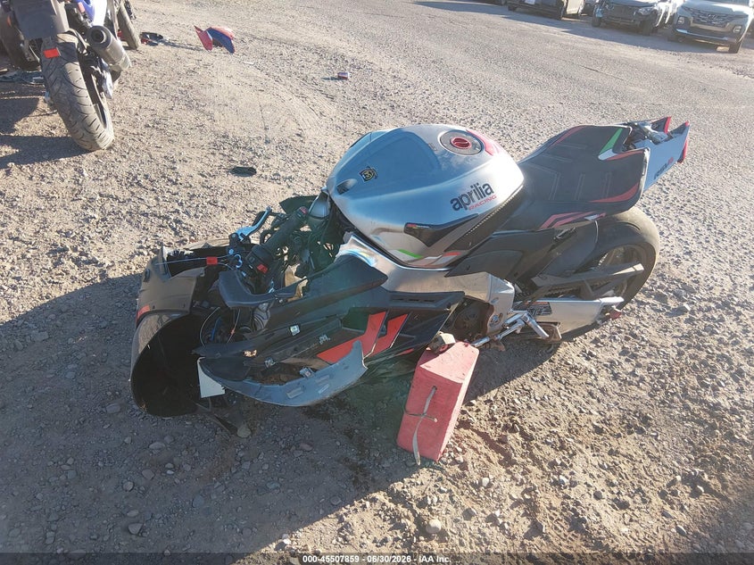 2021 Aprilia Rsv VIN ZD4KYUA06MS000137 IAAI salvage auction — FRONT & REAR, Salvage (Arizona), sold $3,500 on 2026-08-18 (photo 2)