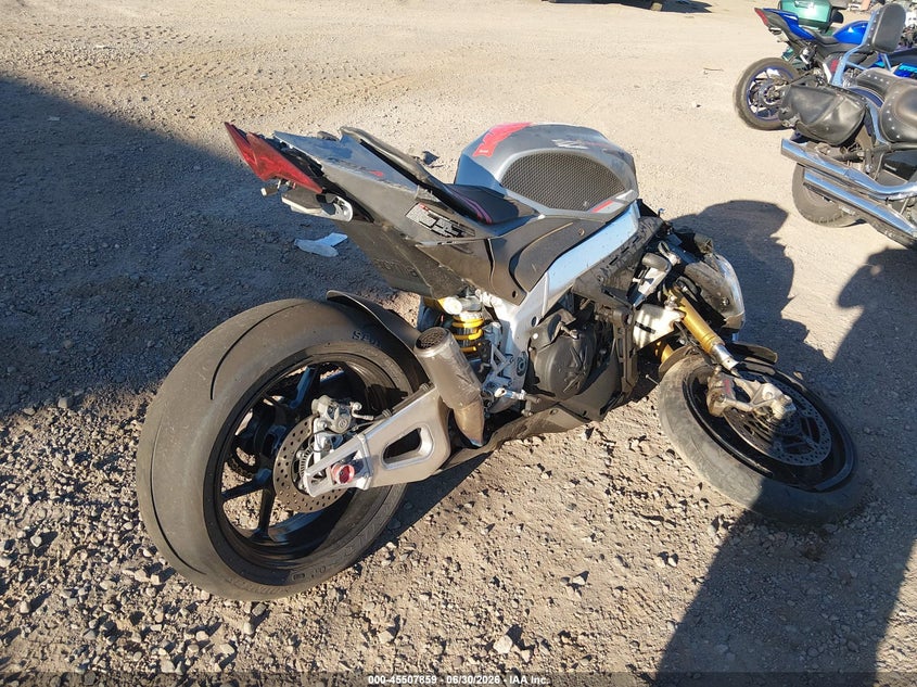 2021 Aprilia Rsv VIN ZD4KYUA06MS000137 IAAI salvage auction — FRONT & REAR, Salvage (Arizona), sold $3,500 on 2026-08-18 (photo 4)