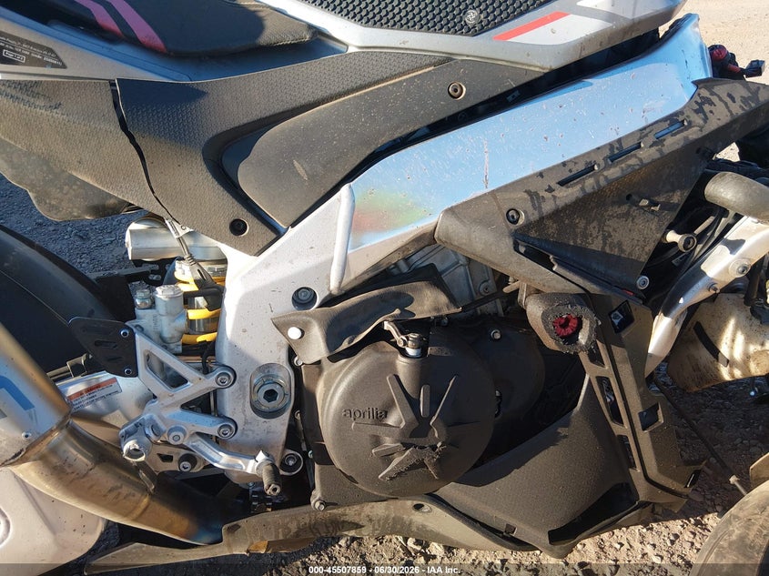 2021 Aprilia Rsv VIN ZD4KYUA06MS000137 IAAI salvage auction — FRONT & REAR, Salvage (Arizona), sold $3,500 on 2026-08-18 (photo 8)