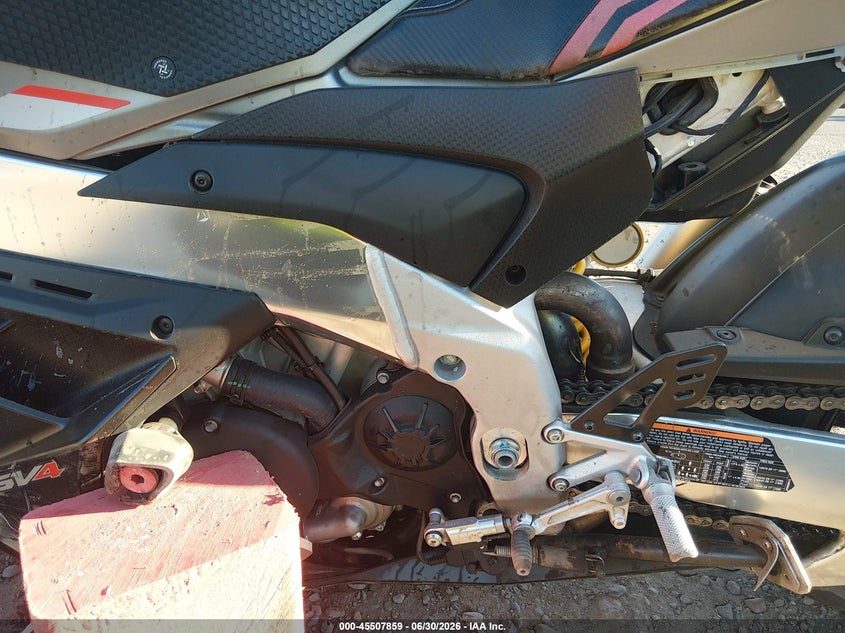 2021 Aprilia Rsv VIN ZD4KYUA06MS000137 IAAI salvage auction — FRONT & REAR, Salvage (Arizona), sold $3,500 on 2026-08-18 (photo 9)