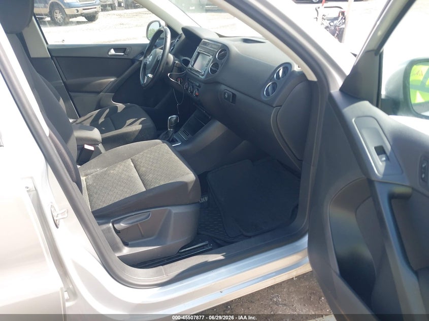 2015 Volkswagen Tiguan VIN WVGAV7AX3FW566648 IAAI salvage auction — NORMAL WEAR, Clear (Illinois), sold $1,250 on 2026-07-29 (photo 5)