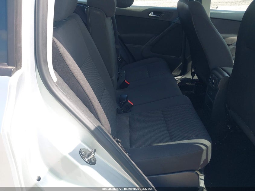 2015 Volkswagen Tiguan VIN WVGAV7AX3FW566648 IAAI salvage auction — NORMAL WEAR, Clear (Illinois), sold $1,250 on 2026-07-29 (photo 8)