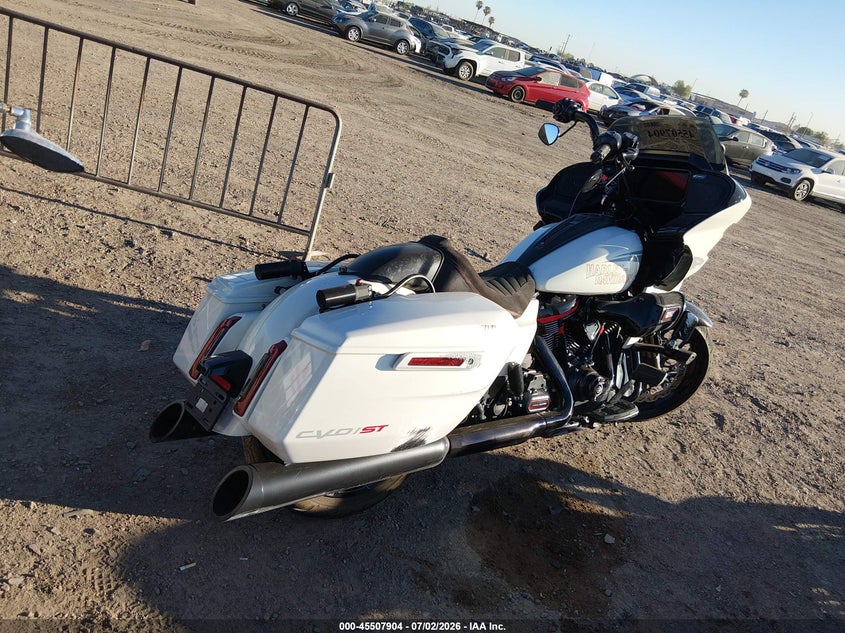 2024 Harley-davidson Road glide VIN 1HD1TL817RB963844 IAAI salvage auction — SIDE, Salvage (Arizona), sold $20,100 on 2026-08-05 (photo 4)