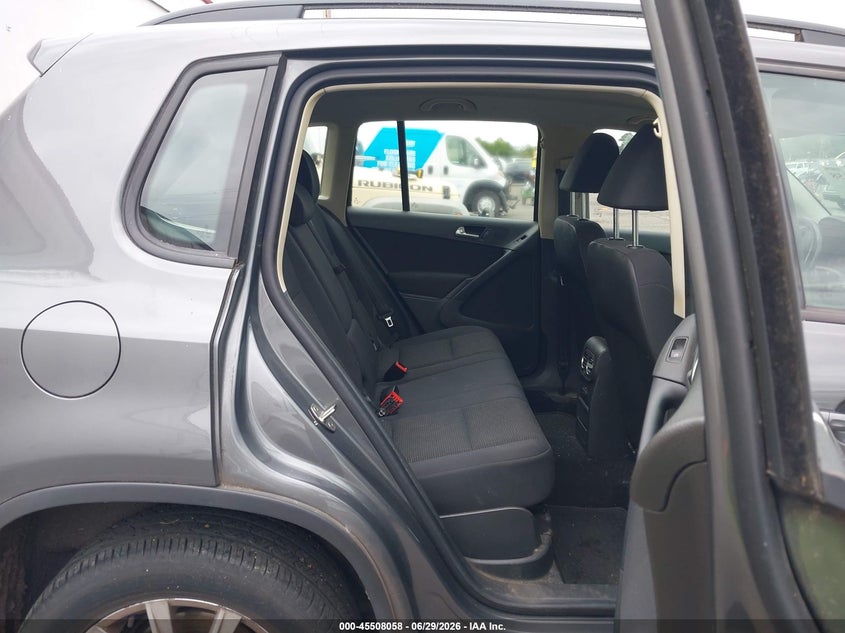2017 Volkswagen Tiguan VIN WVGBV7AX0HK043618 IAAI salvage auction — NORMAL WEAR, Clear-Dealer Only (Oregon), sold $300 on 2026-07-09 (photo 8)