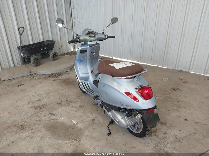 2022 Vespa - VIN ZAPM818G2N5906483 IAAI salvage auction — REAR END, Salvage Title, sold $1,000 on 2026-08-11 (photo 3)