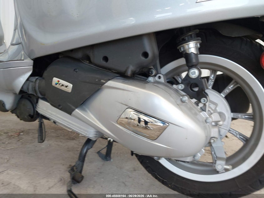 2022 Vespa - VIN ZAPM818G2N5906483 IAAI salvage auction — REAR END, Salvage Title, sold $1,000 on 2026-08-11 (photo 9)