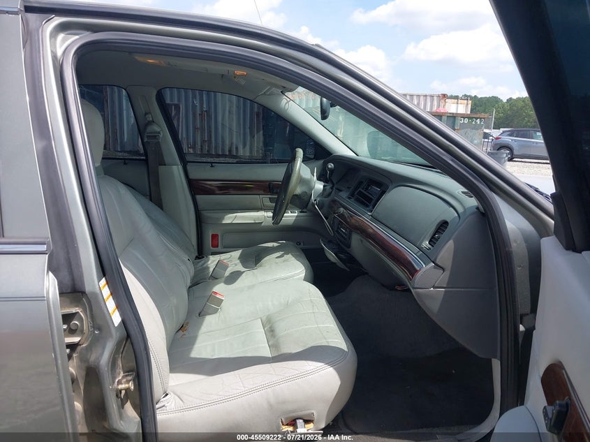2003 Mercury Grand marquis VIN 2MEHM75W63X699409 IAAI salvage auction — NORMAL WEAR, Repossession Paperwork (Georgia), sold $300 on 2026-07-31 (photo 5)