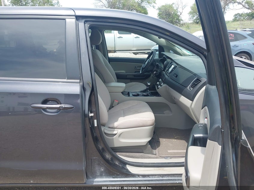 2019 Kia SEDONA VIN KNDMB5C18K6571488 IAAI salvage auction — NORMAL WEAR, Certificate Of Title (Nebraska), sold $525 on 2026-07-30 (photo 5)