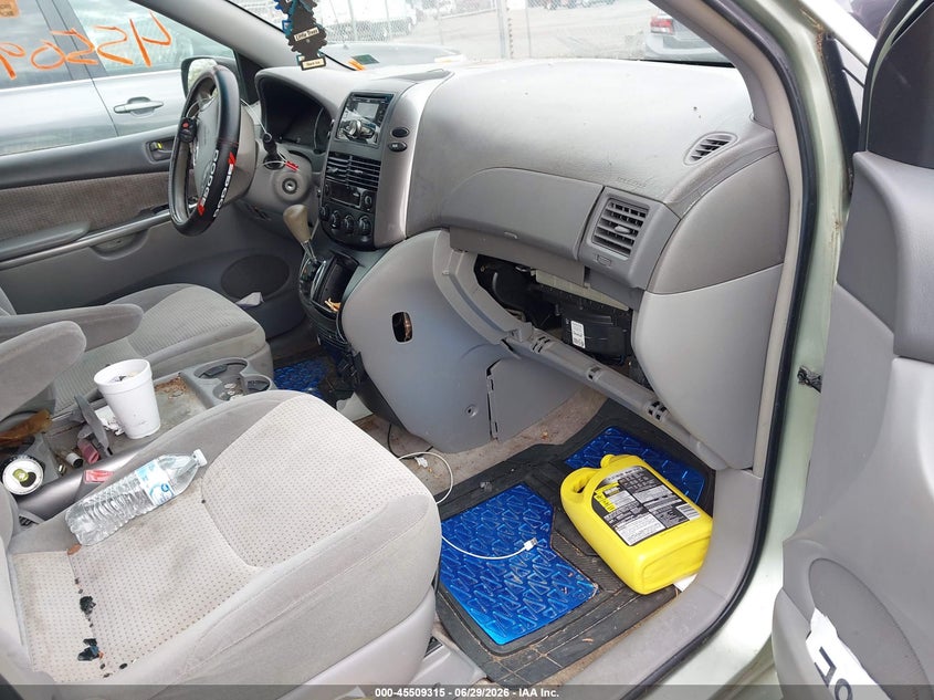 2008 Toyota Sienna VIN 5TDZK23C28S171411 IAAI salvage auction — NORMAL WEAR, Clear (Virginia), sold $25 on 2026-07-24 (photo 5)