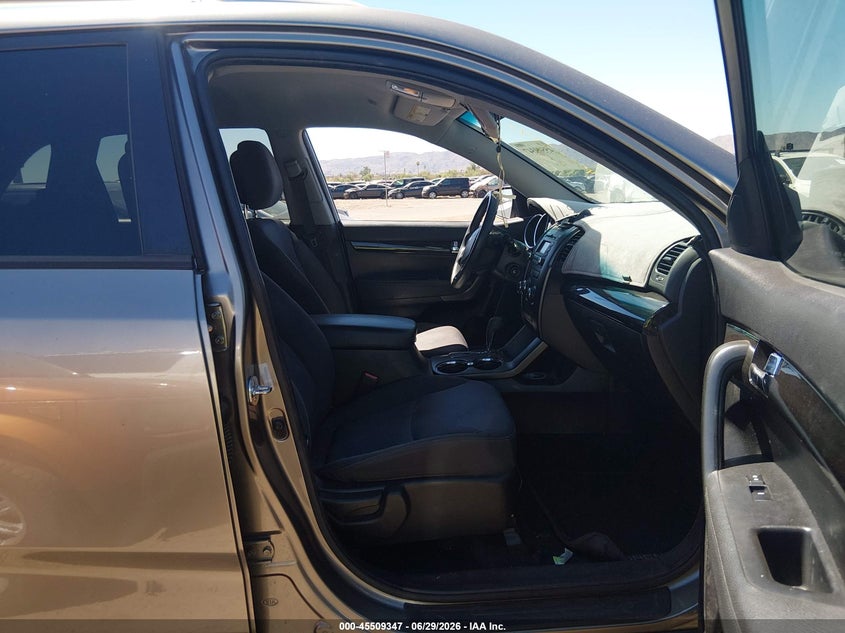 2012 Kia Sorento VIN 5XYKT3A68CG256633 IAAI salvage auction — NORMAL WEAR, Clear-Dealer Only (Arizona), sold $1,050 on 2026-07-14 (photo 5)