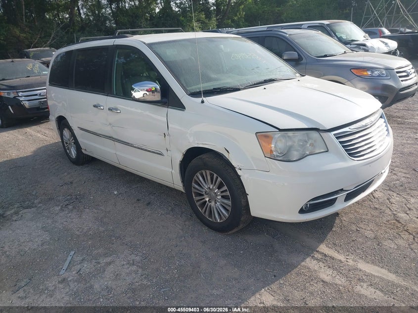 2013 Chrysler Town & country VIN 2C4RC1CG3DR651812 IAAI salvage auction — NORMAL WEAR, Clear (Indiana), sold $500 on 2026-07-12 (photo 1)