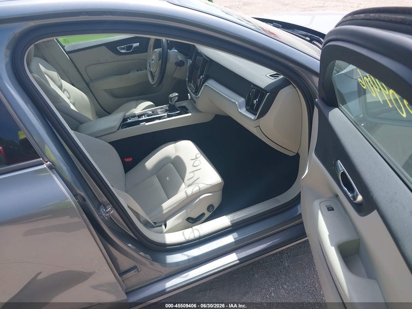 2020 Volvo S60 VIN 7JRA22TKXLG033673 IAAI salvage auction — RIGHT SIDE, Salvage (Indiana), sold $4,950 on 2026-07-29 (photo 5)