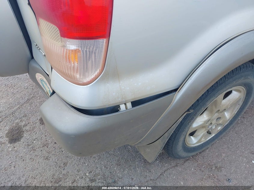 2001 Toyota Rav4 VIN JTEHH20V110099489 IAAI salvage auction — NORMAL WEAR, Clear (Minnesota), sold $475 on 2026-07-28 (photo 6)