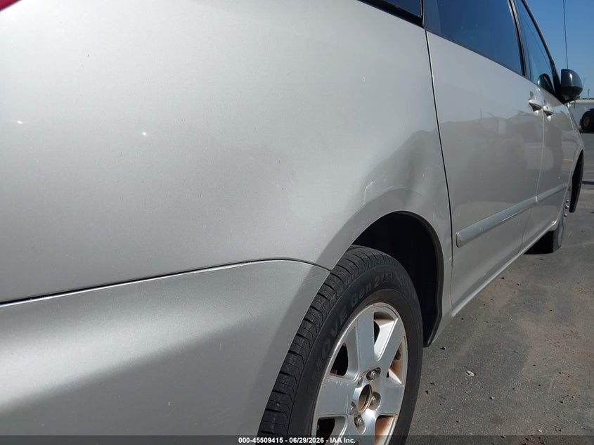 2007 Toyota Sienna VIN 5TDZK23C37S062518 IAAI salvage auction — NORMAL WEAR, Clear (Florida), sold $25 on 2026-07-06 (photo 6)