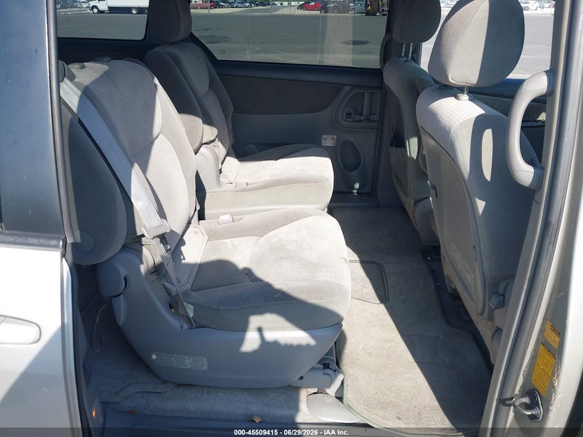 2007 Toyota Sienna VIN 5TDZK23C37S062518 IAAI salvage auction — NORMAL WEAR, Clear (Florida), sold $25 on 2026-07-06 (photo 8)