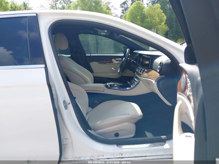 2018 Mercedes-benz E-klasse VIN WDDZF4JB1JA335430 IAAI salvage auction — WATER/FLOOD, Salvage (Mississippi), sold $5,600 on 2026-07-31 (photo 5)