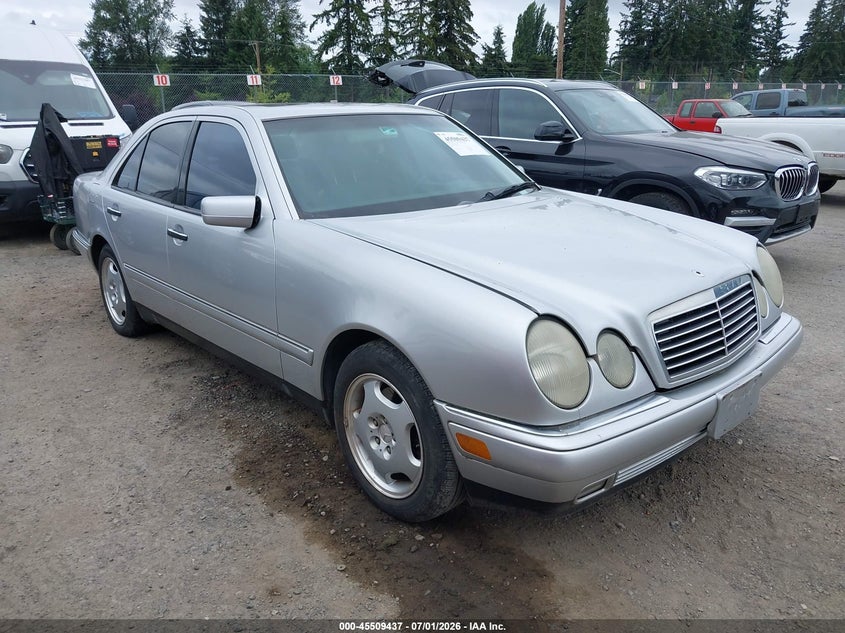 1999 Mercedes-benz E-class VIN WDBJF70H7XA723378 IAAI salvage auction — NORMAL WEAR, Clear (Washington), sold $800 on 2026-07-22 (photo 1)