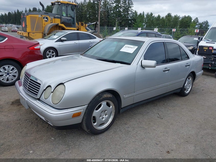 1999 Mercedes-benz E-class VIN WDBJF70H7XA723378 IAAI salvage auction — NORMAL WEAR, Clear (Washington), sold $800 on 2026-07-22 (photo 2)