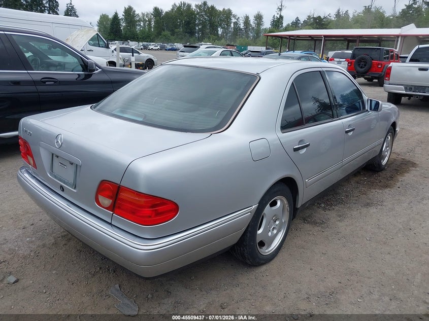 1999 Mercedes-benz E-class VIN WDBJF70H7XA723378 IAAI salvage auction — NORMAL WEAR, Clear (Washington), sold $800 on 2026-07-22 (photo 4)