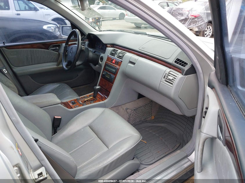 1999 Mercedes-benz E-class VIN WDBJF70H7XA723378 IAAI salvage auction — NORMAL WEAR, Clear (Washington), sold $800 on 2026-07-22 (photo 5)