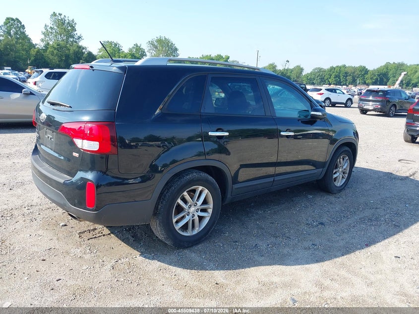 2014 Kia Sorento VIN 5XYKT3A63EG494747 IAAI salvage auction — NORMAL WEAR, Clear (New Jersey), sold $1,050 on 2026-07-14 (photo 4)