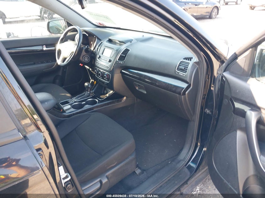 2014 Kia Sorento VIN 5XYKT3A63EG494747 IAAI salvage auction — NORMAL WEAR, Clear (New Jersey), sold $1,050 on 2026-07-14 (photo 5)