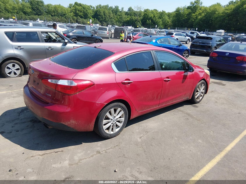 2014 Kia Forte VIN KNAFX4A82E5055543 IAAI salvage auction — NORMAL WEAR, Clear (Connecticut), sold $450 on 2026-07-30 (photo 4)