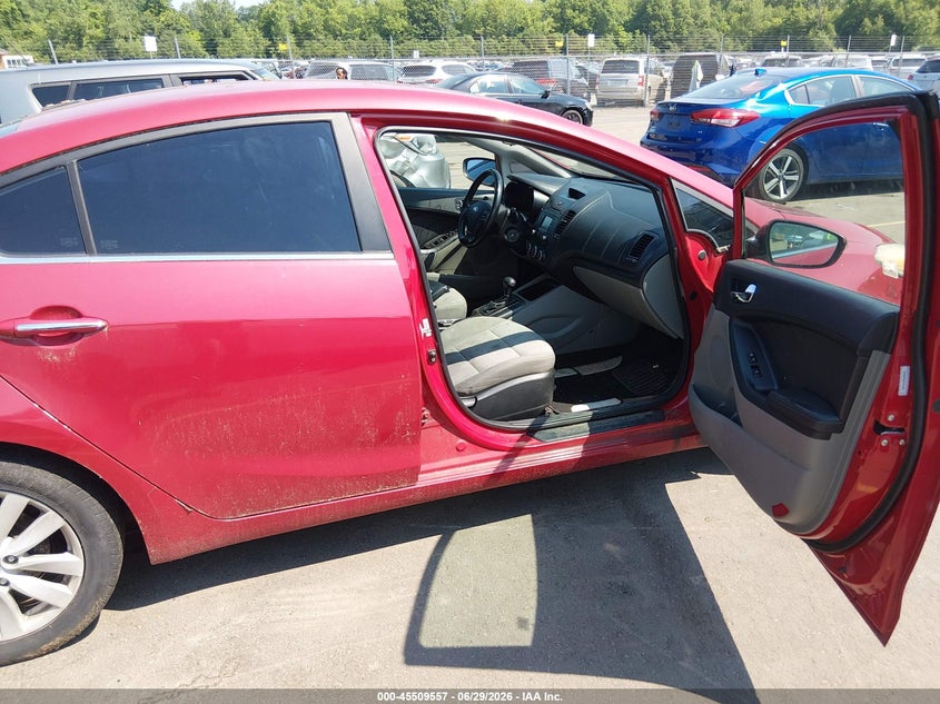 2014 Kia Forte VIN KNAFX4A82E5055543 IAAI salvage auction — NORMAL WEAR, Clear (Connecticut), sold $450 on 2026-07-30 (photo 5)