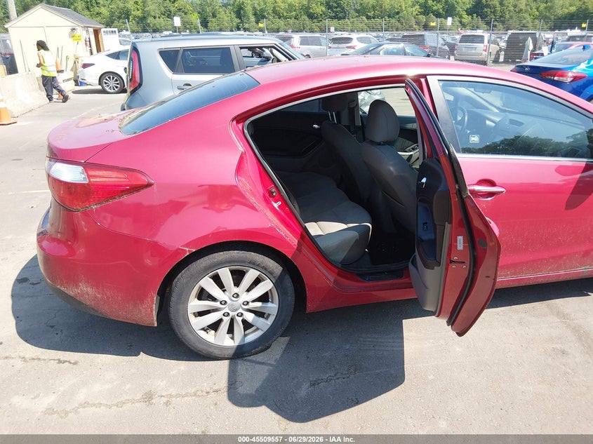 2014 Kia Forte VIN KNAFX4A82E5055543 IAAI salvage auction — NORMAL WEAR, Clear (Connecticut), sold $450 on 2026-07-30 (photo 8)