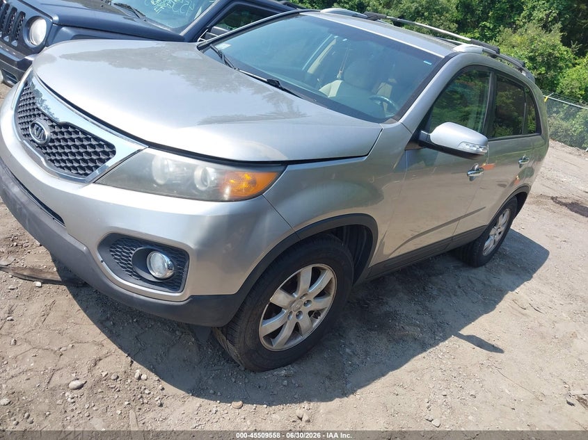 2013 Kia Sorento VIN 5XYKT3A63DG348427 IAAI salvage auction — NORMAL WEAR, Clear (Massachusetts), sold $1,125 on 2026-07-28 (photo 2)