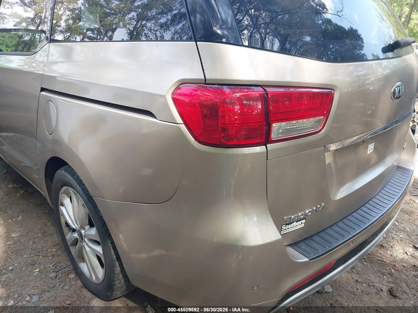 2015 Kia SEDONA VIN KNDME5C16F6031585 IAAI salvage auction — NORMAL WEAR, Clear (Virginia), sold $2,300 on 2026-07-14 (photo 6)
