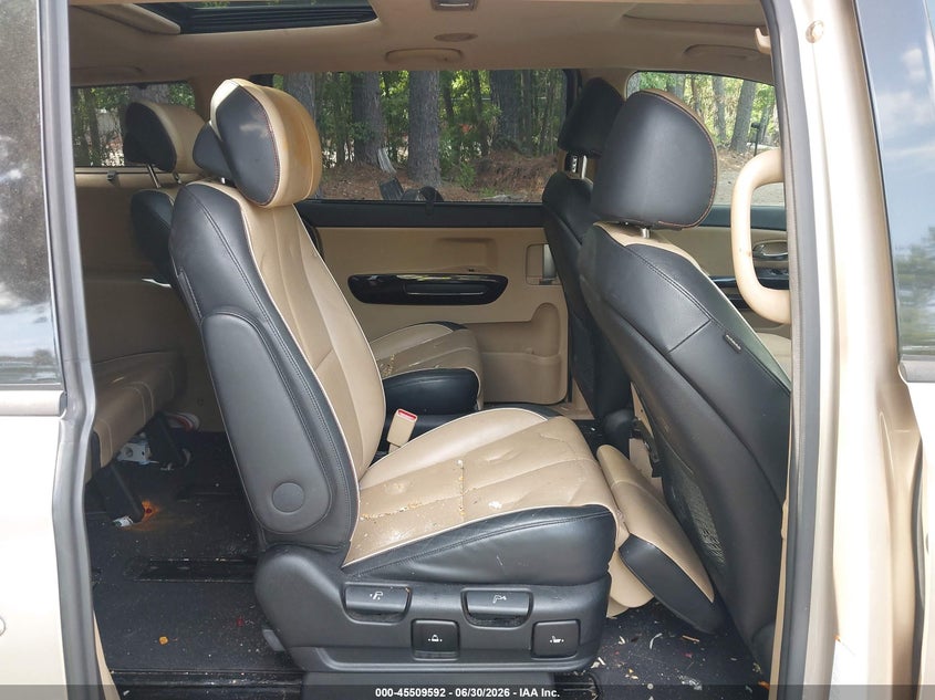 2015 Kia SEDONA VIN KNDME5C16F6031585 IAAI salvage auction — NORMAL WEAR, Clear (Virginia), sold $2,300 on 2026-07-14 (photo 8)