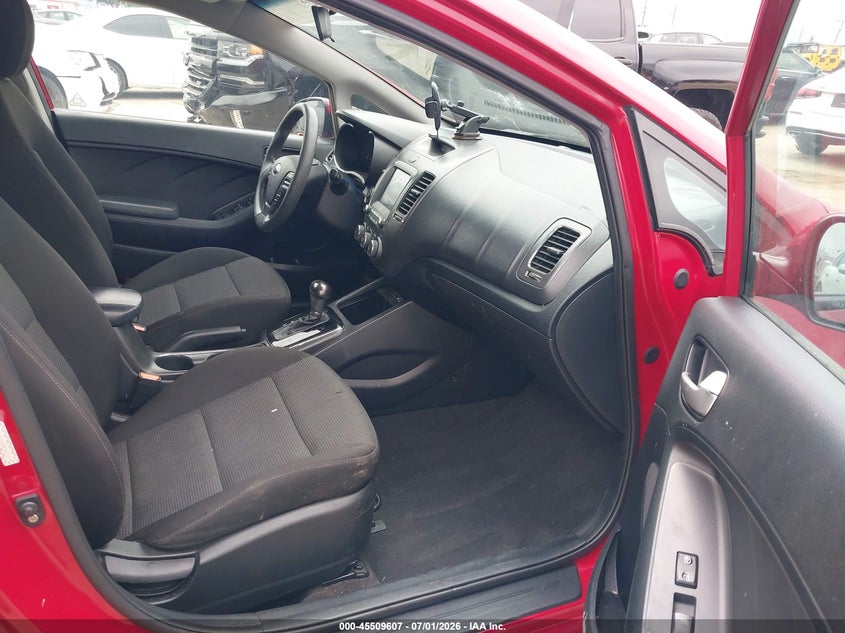 2017 Kia Forte VIN KNAFK5A84H5687856 IAAI salvage auction — NORMAL WEAR, Salvage (California), sold $25 on 2026-07-22 (photo 5)