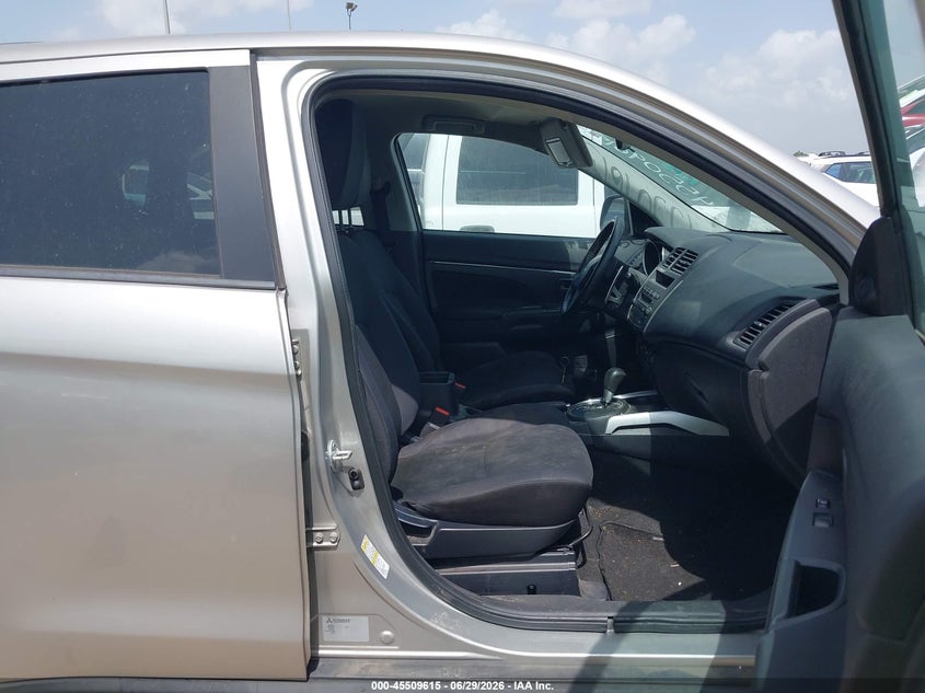 2013 Mitsubishi Outlander VIN 4A4AP3AU4DE019557 IAAI salvage auction — NORMAL WEAR, Original (Texas), sold $1,000 on 2026-07-09 (photo 5)