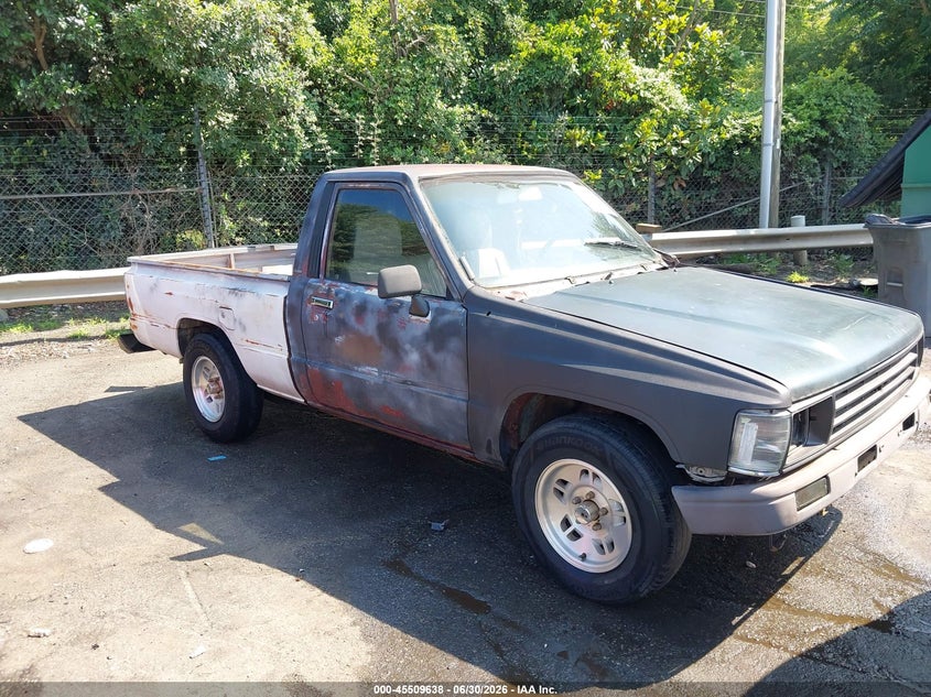 1987 Toyota Pickup VIN JT4RN67D5H5073495 — IAAI salvage auction photo