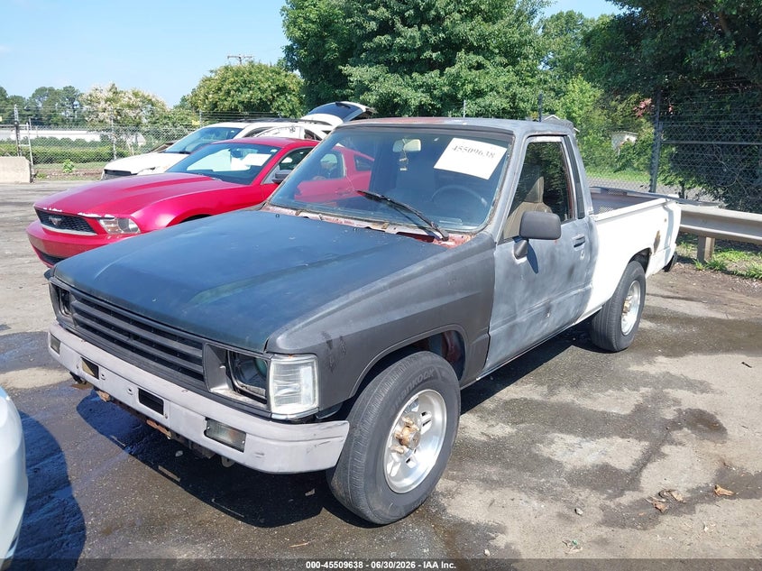 1987 Toyota Pickup VIN JT4RN67D5H5073495 IAAI salvage auction — NORMAL WEAR, Clear (North Carolina), sold $1,600 on 2026-07-09 (photo 2)