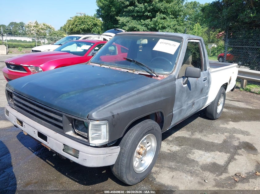1987 Toyota Pickup VIN JT4RN67D5H5073495 IAAI salvage auction — NORMAL WEAR, Clear (North Carolina), sold $1,600 on 2026-07-09 (photo 6)