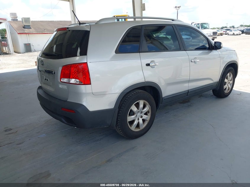 2012 Kia Sorento VIN 5XYKT3A6XCG205344 IAAI salvage auction — NORMAL WEAR, Clear (Florida), sold $850 on 2026-07-29 (photo 4)