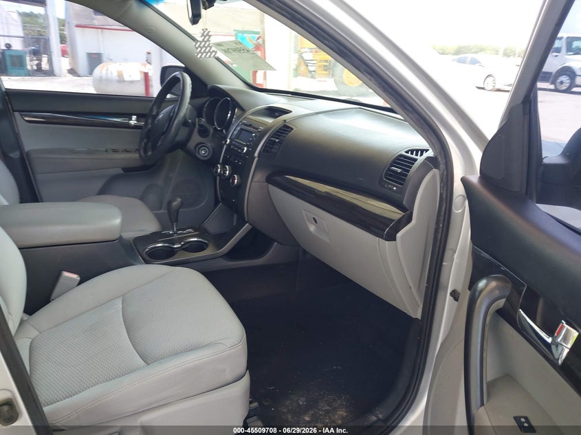 2012 Kia Sorento VIN 5XYKT3A6XCG205344 IAAI salvage auction — NORMAL WEAR, Clear (Florida), sold $850 on 2026-07-29 (photo 5)