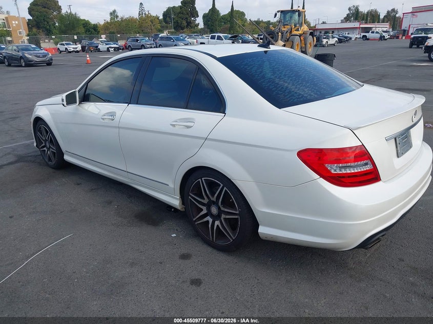 2014 Mercedes-benz C-klasse VIN WDDGF4HB6EA946346 IAAI salvage auction — NORMAL WEAR, Clear-Dealer Only (Washington), sold $1,600 on 2026-07-09 (photo 3)