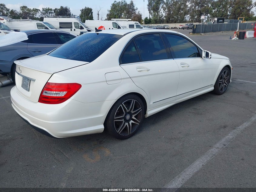 2014 Mercedes-benz C-klasse VIN WDDGF4HB6EA946346 IAAI salvage auction — NORMAL WEAR, Clear-Dealer Only (Washington), sold $1,600 on 2026-07-09 (photo 4)