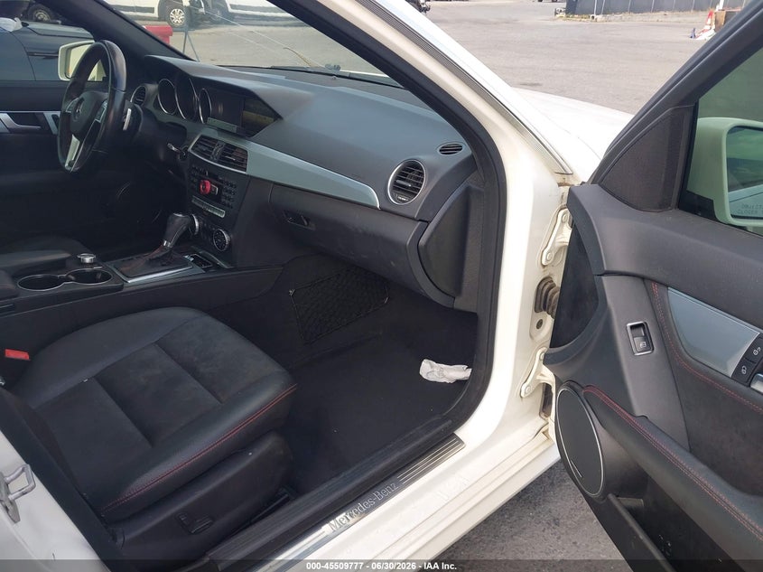 2014 Mercedes-benz C-klasse VIN WDDGF4HB6EA946346 IAAI salvage auction — NORMAL WEAR, Clear-Dealer Only (Washington), sold $1,600 on 2026-07-09 (photo 5)