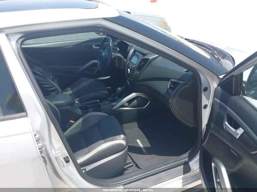 2016 Hyundai Veloster VIN KMHTC6AE4GU257131 IAAI salvage auction — NORMAL WEAR, Original (Texas), sold $1,300 on 2026-07-29 (photo 5)