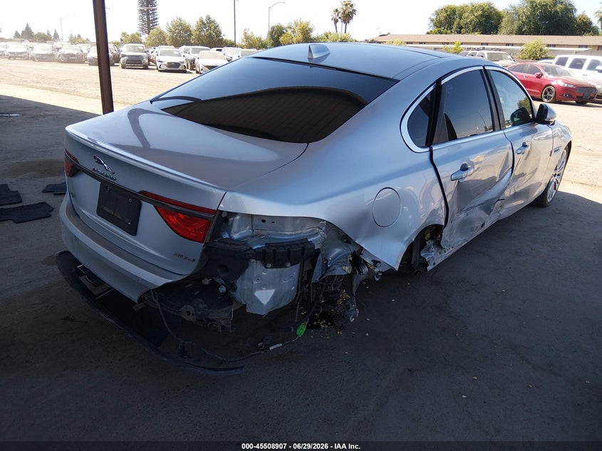 2017 Jaguar Xf VIN SAJBE4BN1HCY48801 IAAI salvage auction — RIGHT SIDE, Salvage (California), sold $725 on 2026-07-28 (photo 4)