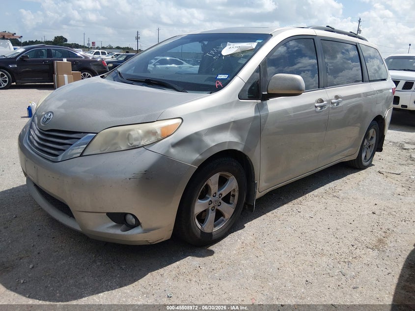 2015 Toyota Sienna VIN 5TDYK3DC1FS535296 IAAI salvage auction — NORMAL WEAR, Original (Texas), sold $2,650 on 2026-07-15 (photo 2)